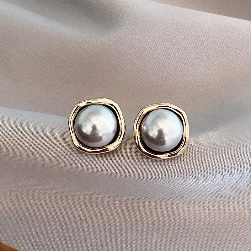 Lynn - Pearl Stud Earrings - Wavlynn