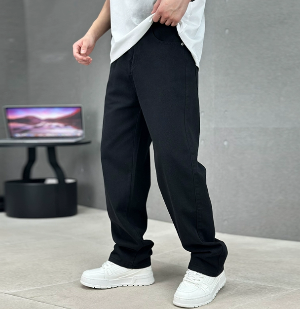 Men's loose fit straight denim jeans in classic blue, relaxed silhouette for everyday casual style
