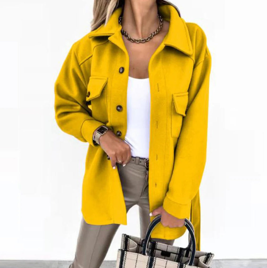 Lightweight transitional jacket straight fit with practical pockets for effortless daily movement
