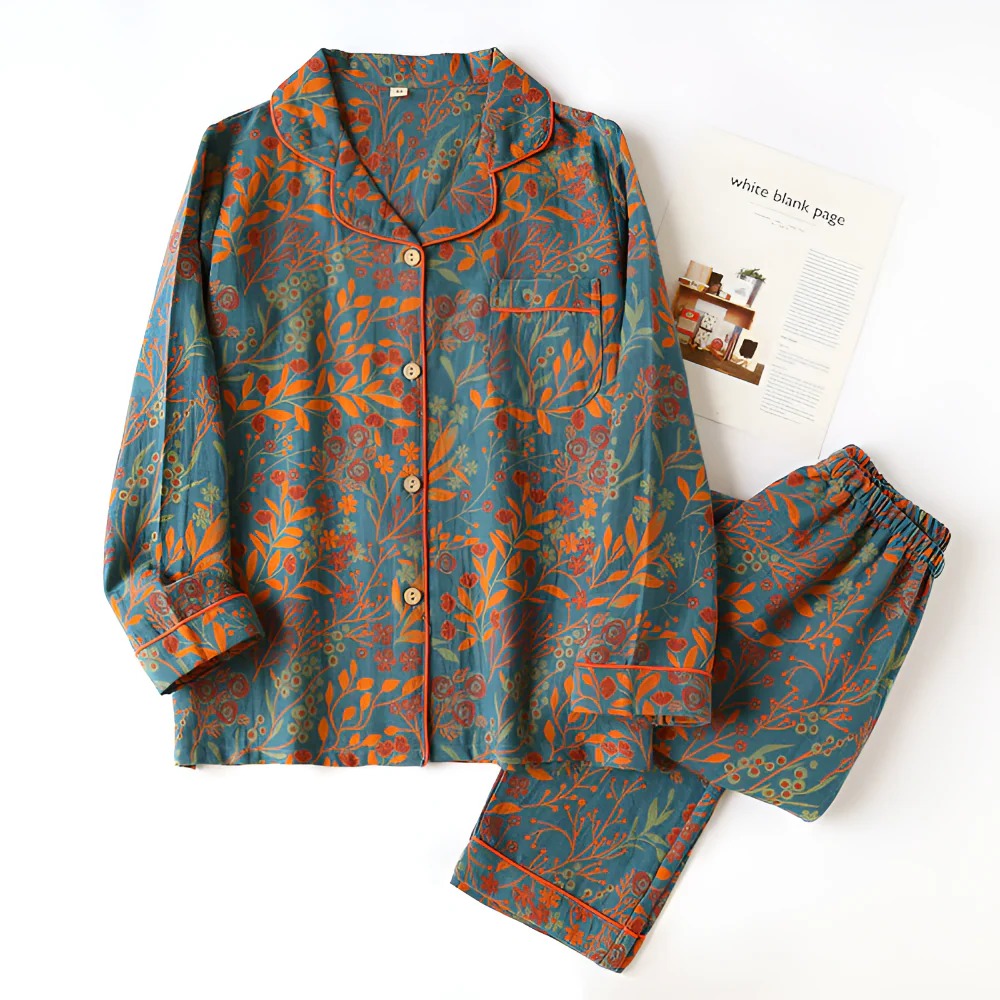 Cozy two-piece lapel loungewear set with seasonal pattern, straight-cut silhouette for indoor comfort