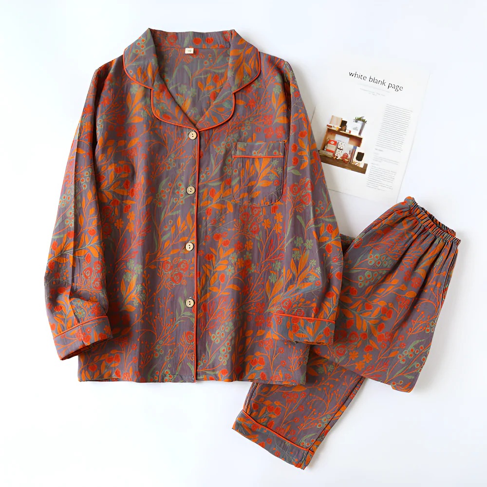 Seasonal print two-piece lapel loungewear set straight-cut coordinated top and bottom for cozy comfort