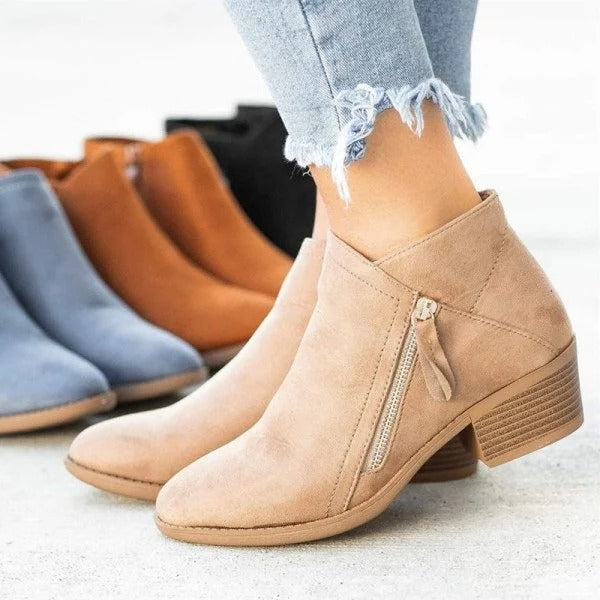 Black orthopedic heel boots with anatomical arch support, structured design for daily comfort and stability