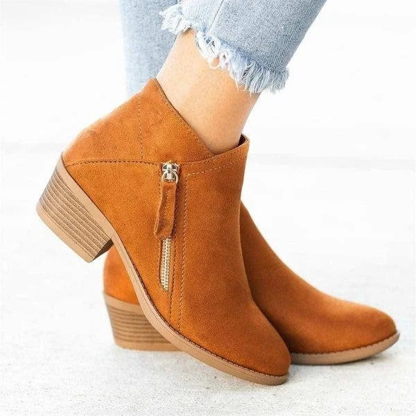 Black orthopedic heel boots with anatomical arch support, stable triple-arch insole for everyday wear
