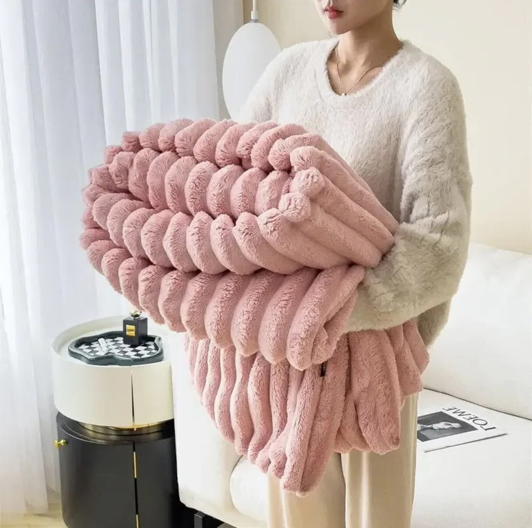 Ultra soft insulated throw blanket plush fluffy texture 47x79in indoor outdoor travel warmth