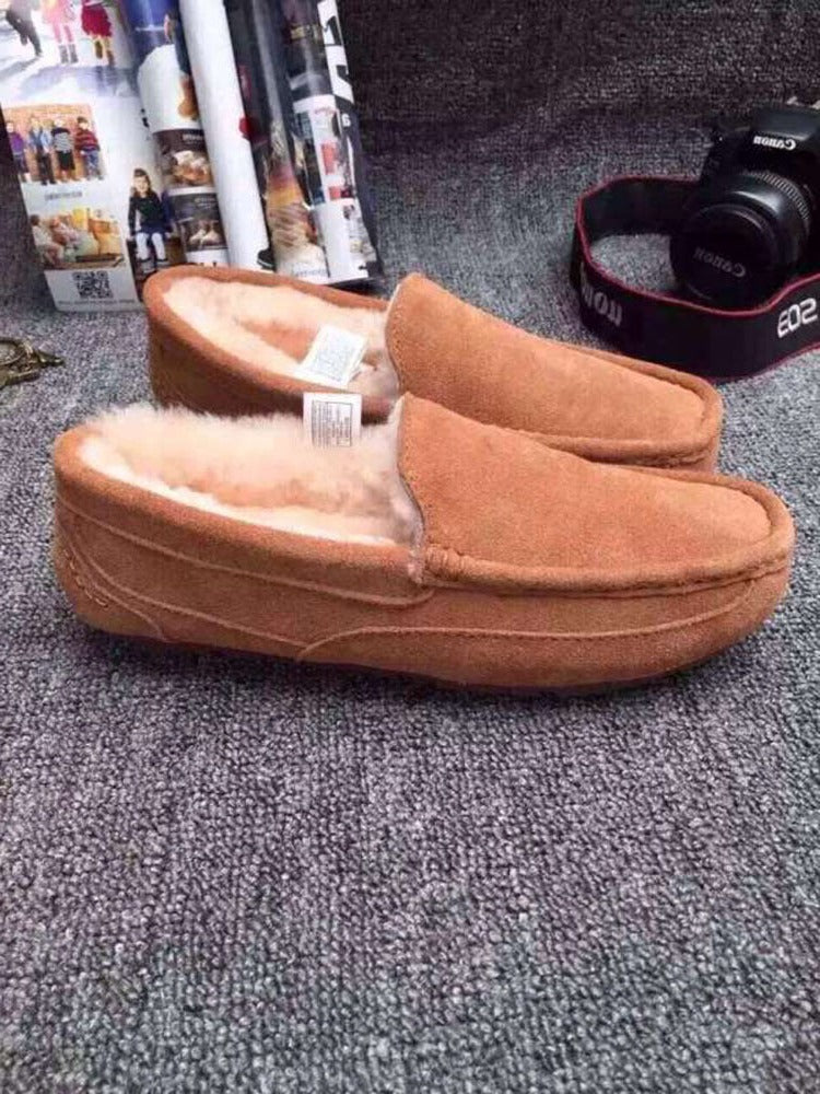 Men's indoor outdoor slippers with warm plush lining, durable sole, cozy everyday comfort design