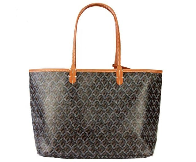 Women's structured shoulder bag in classic tone with adjustable strap and spacious everyday interior