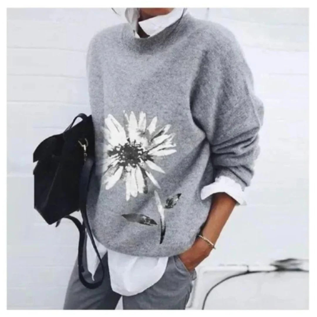 Women's relaxed-fit floral sweater with multicolor feminine print for cozy everyday style