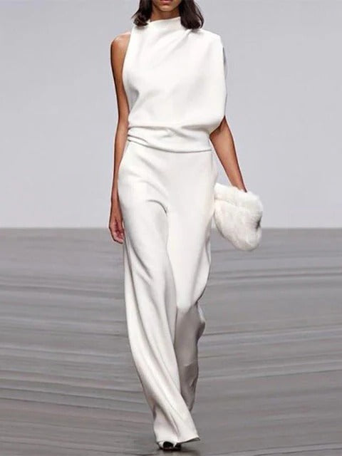 Women's sleeveless wide-leg jumpsuit in flowy silhouette, round neckline, perfect for warm-weather style