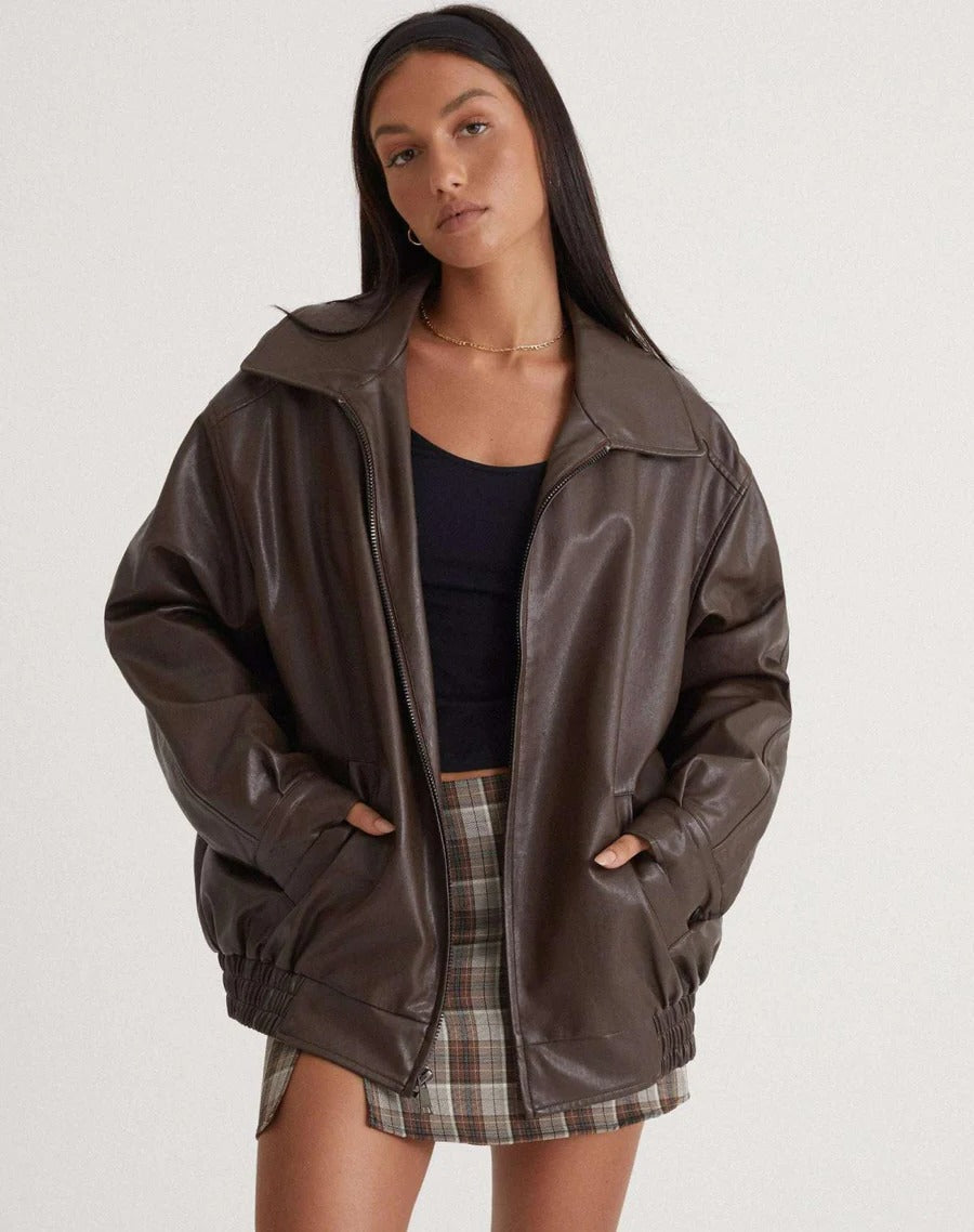 Oversized relaxed-fit casual jacket with front zip closure, versatile streetwear layering piece