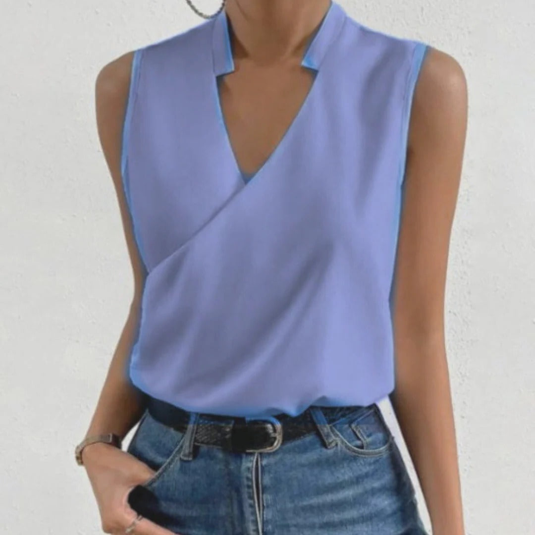 Women's relaxed-fit V-neck summer top in breathable fabric, lightweight airy silhouette for warm days