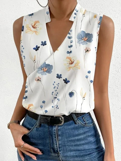 Women's relaxed V-neck summer top in breathable fabric, airy casual fit for warm-weather daily wear