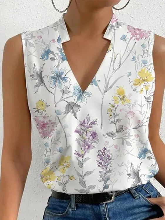 Women's relaxed-fit V-neck summer top in breathable fabric, casual everyday style for warm weather