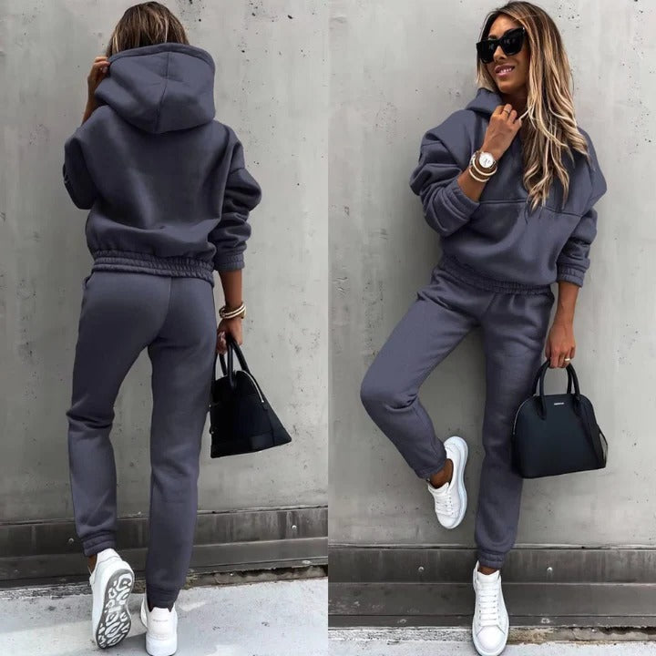 Women's two-piece athleisure tracksuit relaxed fit versatile casual loungewear with modern style
