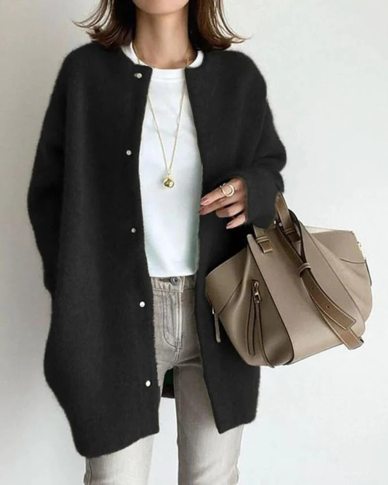 Women's relaxed-fit cardigan versatile everyday layering piece with elegant semi-formal style