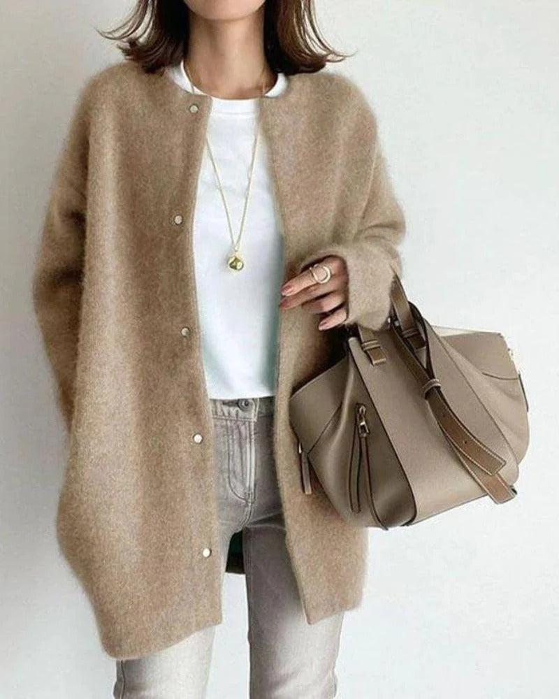 Women's elegant cardigan relaxed fit versatile layering piece with refined casual semi-formal style