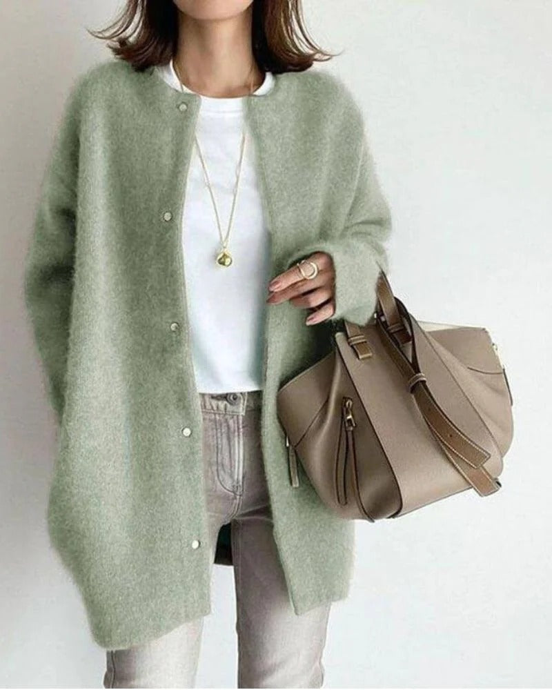 Women's relaxed-fit cardigan versatile elegant everyday layering piece for modern comfort and polish