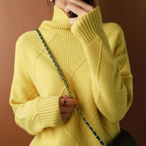 Women's ivory turtleneck long-sleeve top regular fit structured neckline versatile work layer