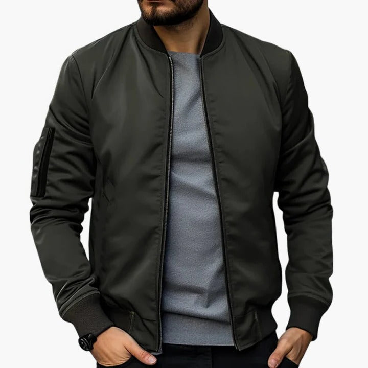 Men's slim fit bomber jacket with lined interior, modern silhouette and front zipper for transitional seasons