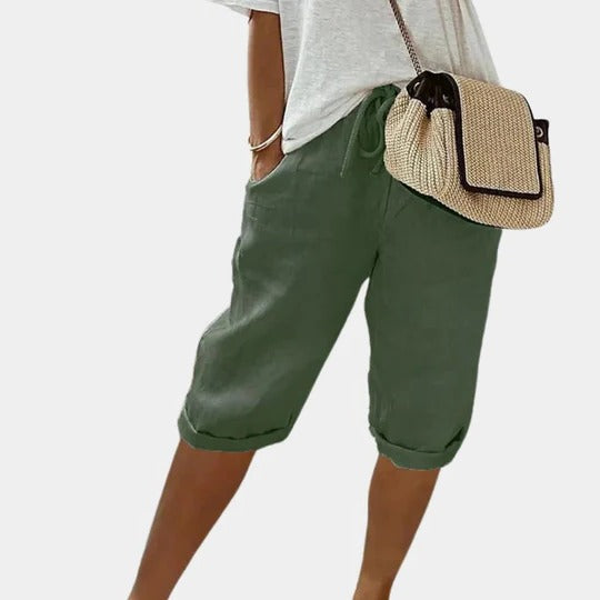 Women's casual mid-thigh shorts with elastic waistband, side pockets, lightweight breathable everyday fit