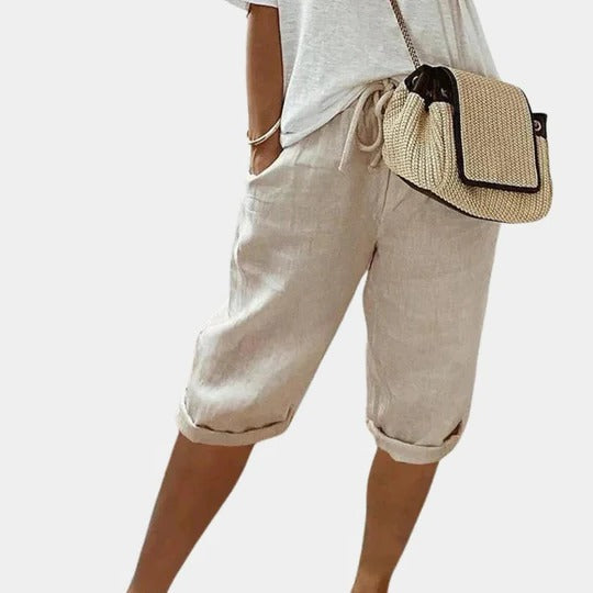 Women's casual mid-thigh shorts with elastic waistband, side pockets, lightweight breathable everyday fit