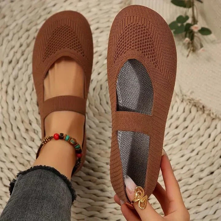 Women's slip-on slippers soft insole flexible fit casual travel-ready everyday comfort footwear
