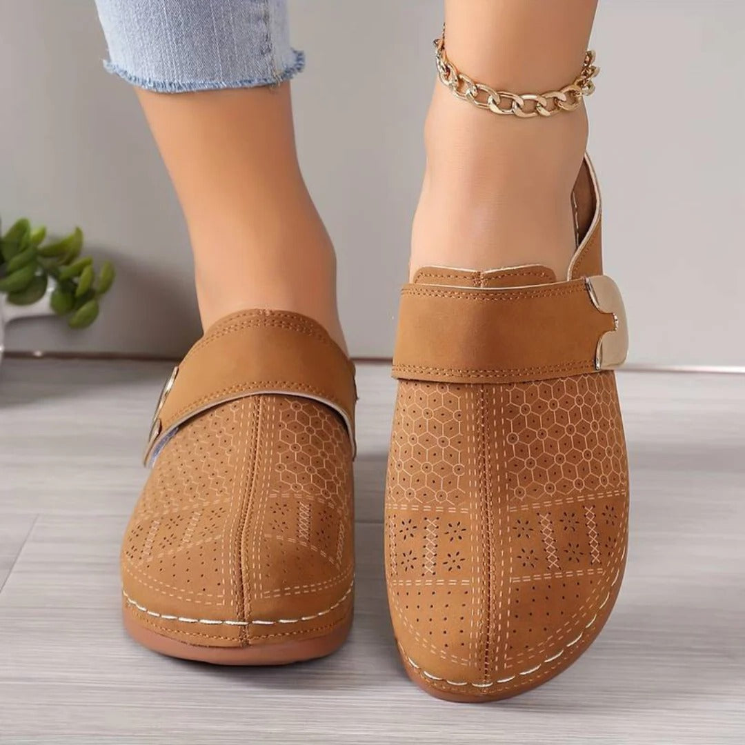 Women's casual step-in sneakers with adjustable lace-up closure, versatile everyday comfort fit