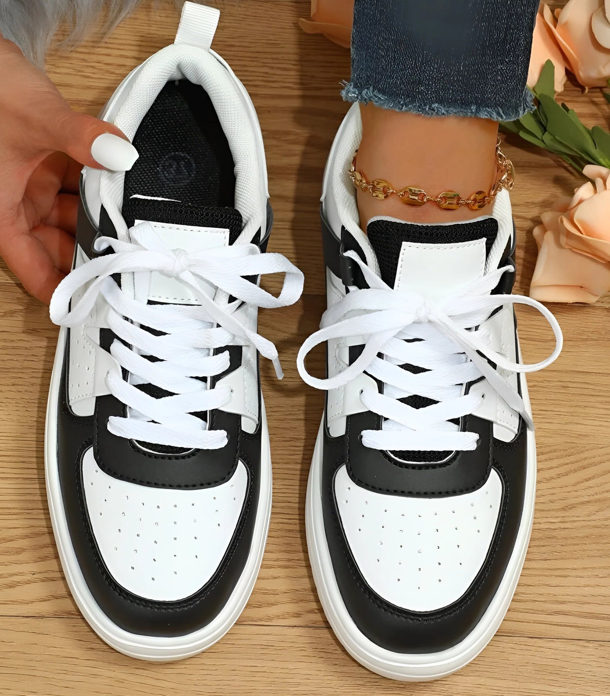 Women's low-cut lace-up sneakers in clean neutral tones, streamlined silhouette for all-day everyday comfort