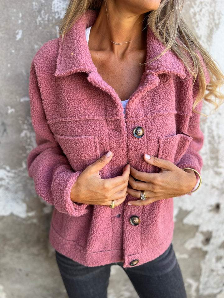 Women's relaxed fit winter jacket in chic style with all-day warmth and effortless modern silhouette