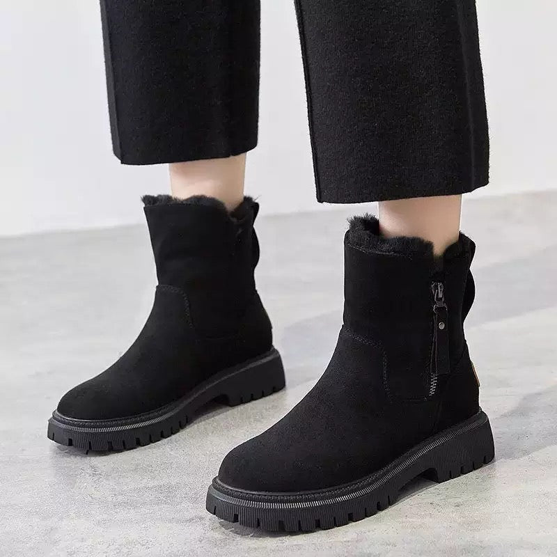 Casual slip-on winter boots with textile shaft, warm lace-free design for easy commuter wear
