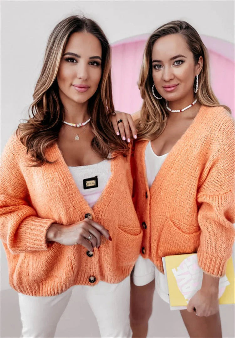 Women's oversized chunky knit cardigan, V-neck with button closure and side pockets