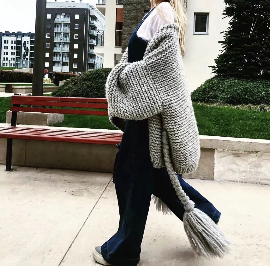 Women's chunky knit oversized cardigan with braided waist belt and long sleeves for casual wear
