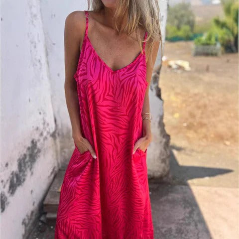 Women's relaxed-fit animal print maxi dress with pockets, vacation-ready chic silhouette