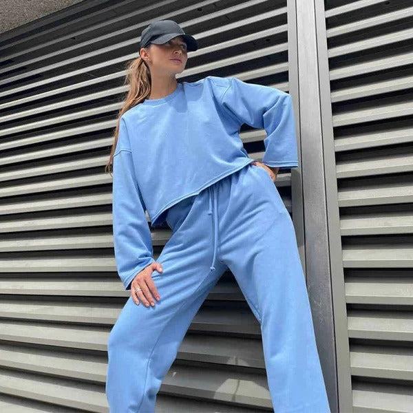 Women's athleisure two-piece set cropped top drawstring pants relaxed fit cotton blend