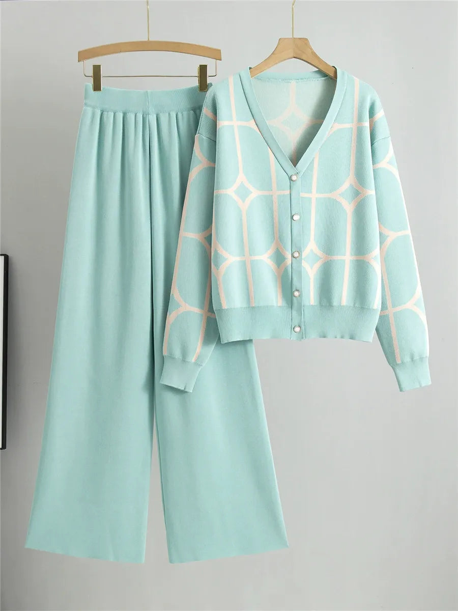 Women's cropped V-neck knitted cardigan set with geometric pattern in relaxed fit two-piece cozy style