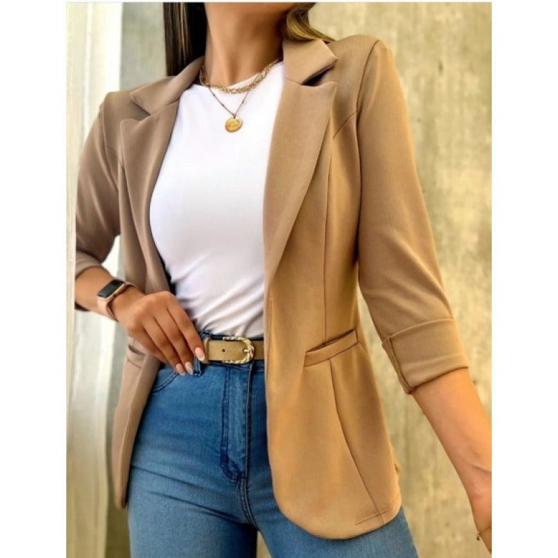 Women's tailored blazer classic lapel flap pockets smooth texture structured professional fit