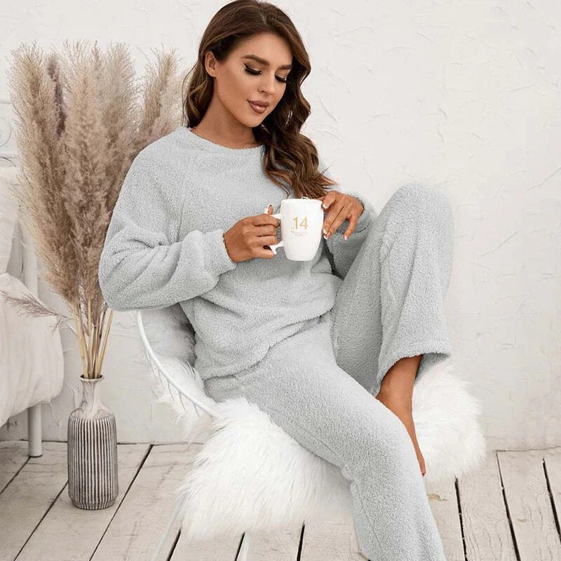 Women's soft fleece loungewear set relaxed fit long sleeve top and pants cozy two-piece