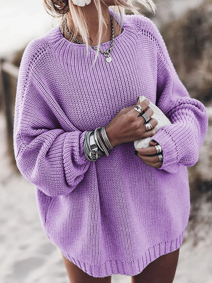 Women's oversized chunky knit pullover sweater with raglan sleeves for cozy layered styling