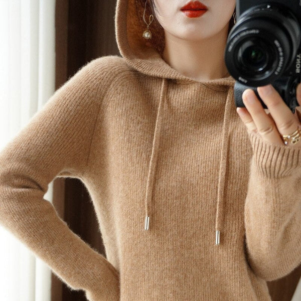 Women's relaxed-fit hooded pullover in soft wool-look fabric with cozy long sleeves for everyday wear