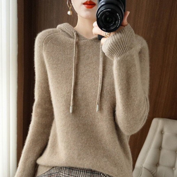 Women's relaxed-fit hooded pullover in soft wool-look fabric with cozy long sleeves for everyday wear