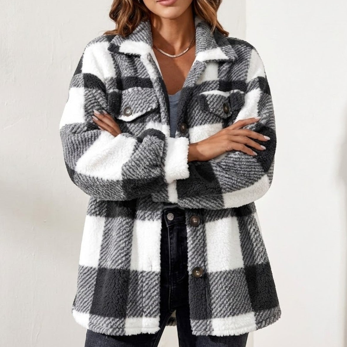 Women's loose-fit checked jacket in classic plaid, soft cozy fabric blend for winter city walks
