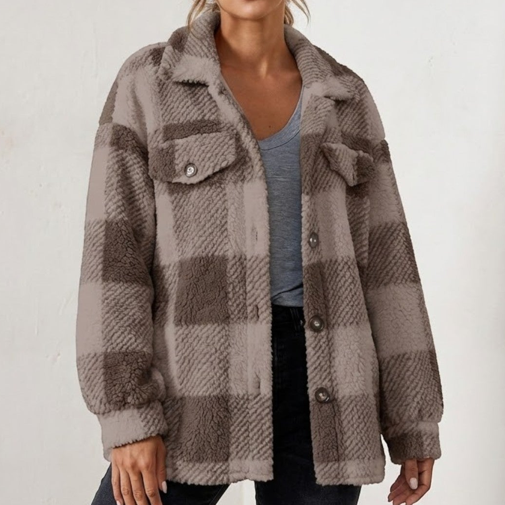 Women's loose-fit checked jacket in classic plaid, soft-touch fabric blend for cozy winter city style