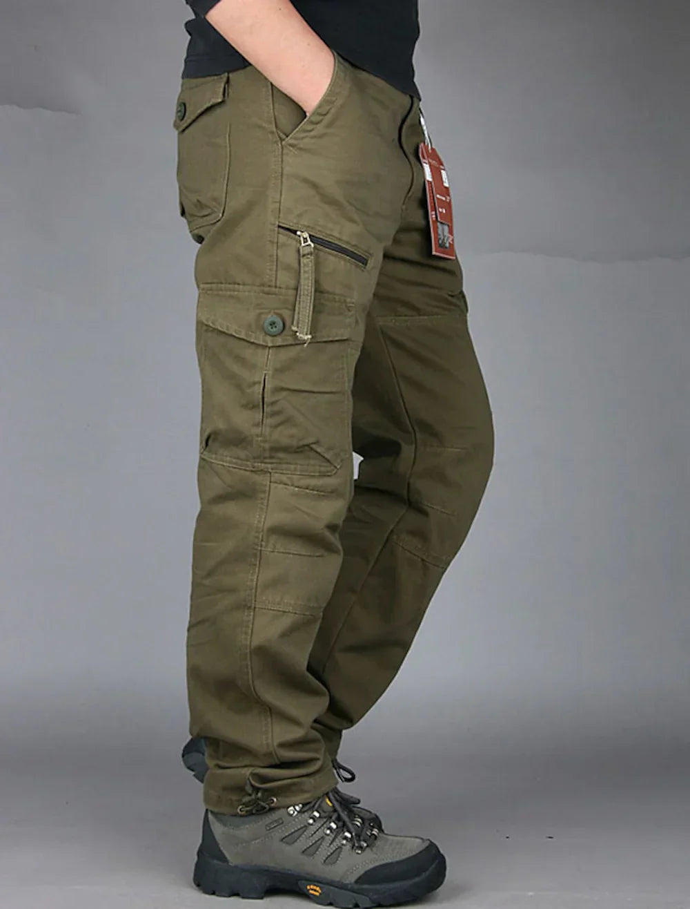 Men's straight-cut cargo pants with mid-rise waist and multiple utility pockets for everyday wear