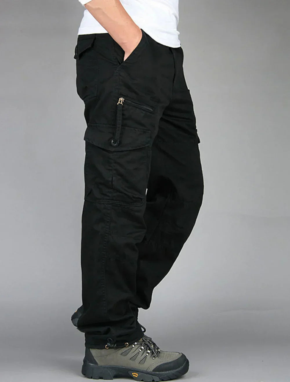 Men's straight-cut cargo pants with mid-rise waist and multiple functional cargo pockets