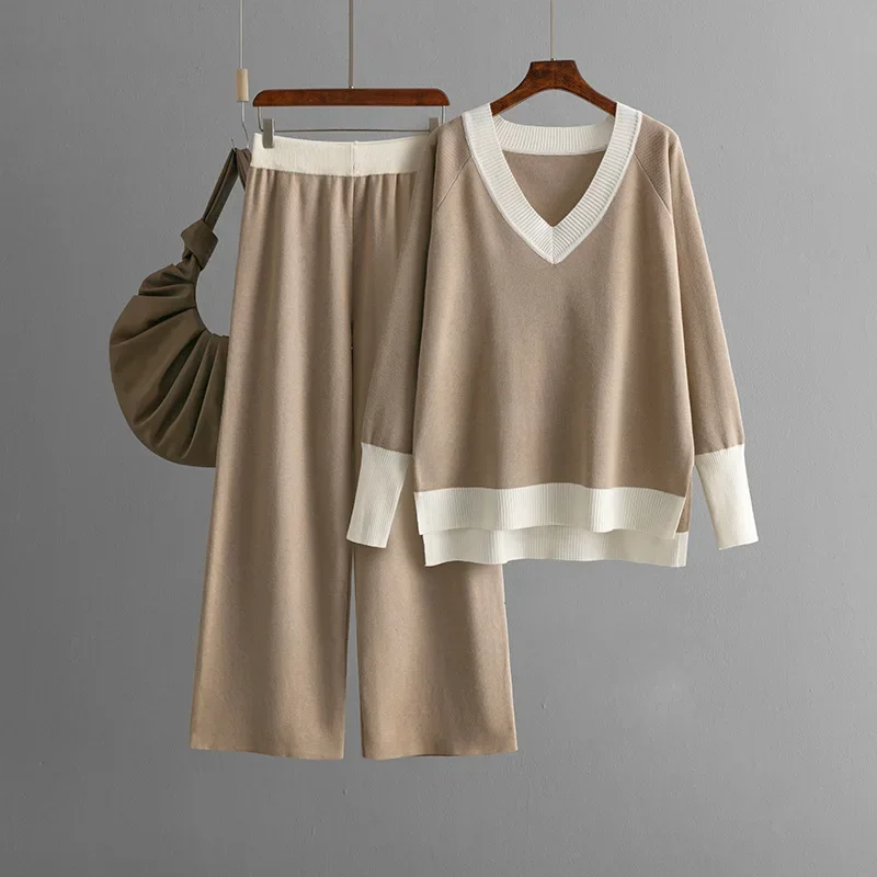 Women's heavyweight knit loungewear set wide-leg pants ribbed detailing relaxed silhouette daytime chic