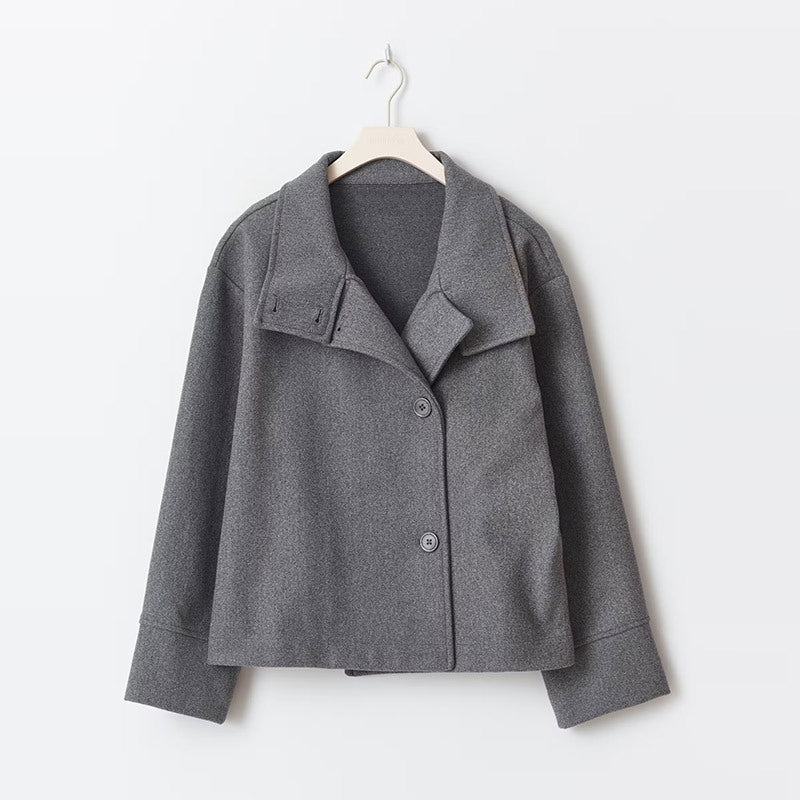 Women's short loose-fit jacket with oversized collar, versatile style for all occasions