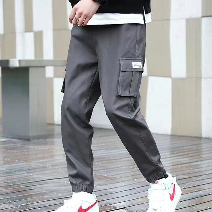 Men's wide-leg cargo pants streetwear style relaxed fit with multi-pocket utilitarian design