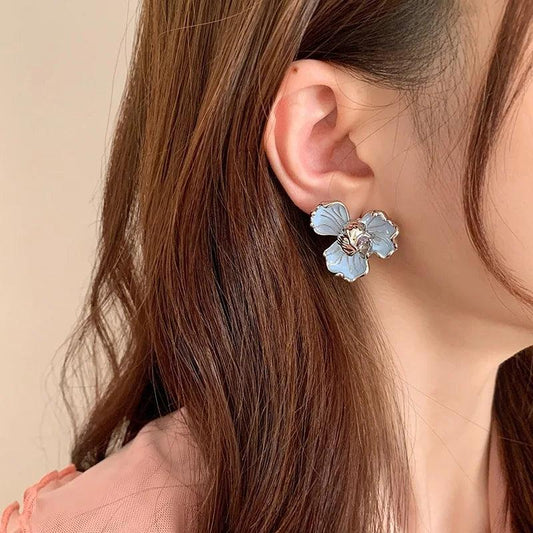 Mirror | Stylish Flower Enamel Stud Earrings in Soft Blue - Urbann-Vibe