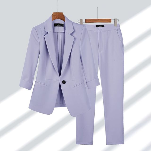 Women's tailored blazer and slim-fit trousers suit set for modern professionals, single-button closure