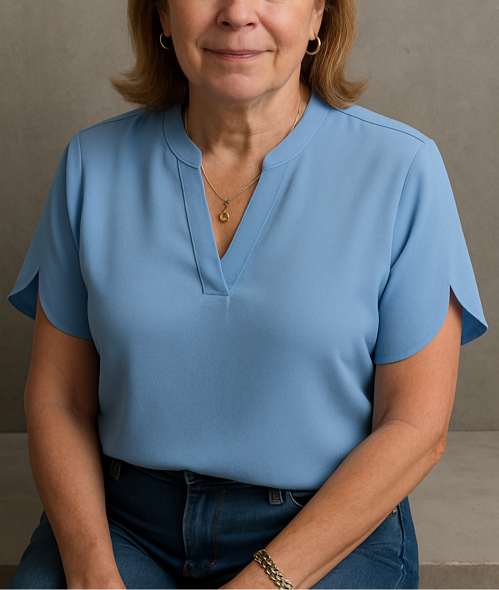 Women's lightweight flowy V-neck blouse with stand-up collar in breathable everyday polyester top