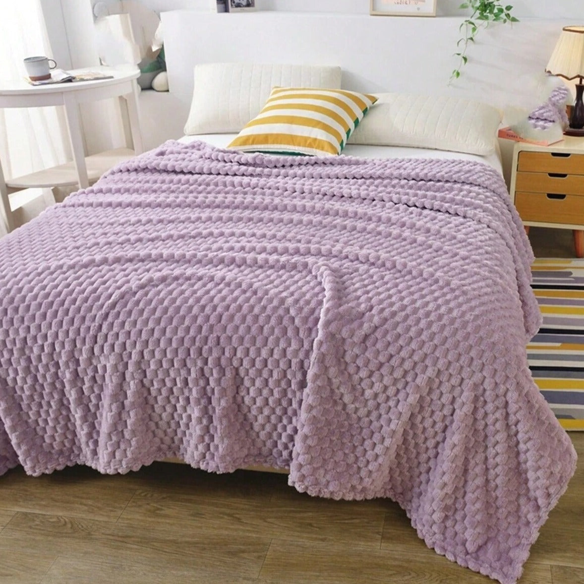 Textured fleece throw blanket bubble pattern ultra-soft plush modern home decor cozy living room comfort